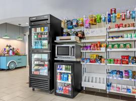 Spark by Hilton, hotel in La Grange