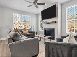 Modern Desert Oasis with shared Pool and Hot Tub: Washington şehrinde bir otel