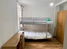 Sweet cozy room in Fulham, hotel u Londonu