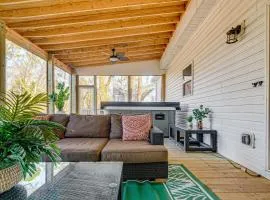 Artist’s Retreat w/ Deck! 5 Mi to Dtwn Durham