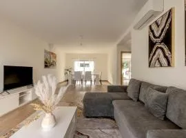 Bright & Airy 3BR Spacious Villa