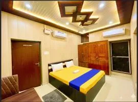 Hotel Premium Dev Vill Inn Near Baba Vishwanath Temple - Fully Air Conditioning Room - Free Wi-Fi # Room Service - BEST PURMIUM HOTEL IN VARANASI