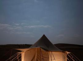 Desert waves camp, hotel in Bidiyah