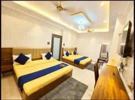 Hotel MMG Premium Near Shri Chintamani Ganesh Temple - Vishwanath Temple - Parking with Lift Services - BEST HOTEL IN VARANASI
