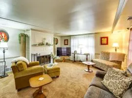 Walk to Shops and Eats Apt in Downtown Elizabeth