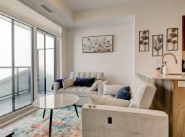 Modern High-Rise Condo w City Views & Balcony, מלון בקיטצ'נר