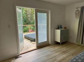 Ships Point Wellness INC, hotel em Fanny Bay