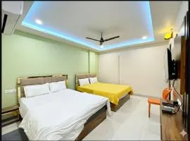 ROYAL HOTEL RINN - Near Shree Kashi Vishwanath Temple - Fully Air Conditioning And Free Wi-Fi Hotel With Lift And Spacious Parking Space - BEST HOTEL IN VARANASI