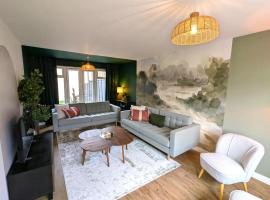 Cherrytrees - Stylish 5-Bed Home, hotel em Corby