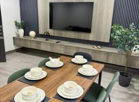 Brand New 4 bed Stunning Spacious Flat In Shepshed, hotel em Shepshed