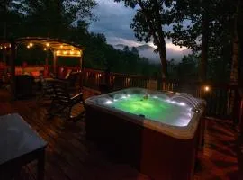 Hot Tub, Fire Pit and Lake Access Almond Cabin!
