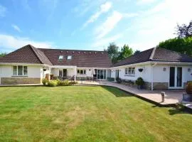 Lions Lane- Great location with hot tub