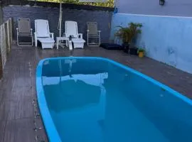 Casa com piscina e área kids