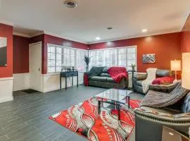 1 Mi to Graceland: Quiet Home w/ Private Yard