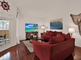Gorgeous condo, 2 bedrooms, 2 baths, with pool, minutes to Clearwater Beach