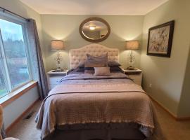 Mt Rainier Way Bedroom with Private Full Bath, hôtel à Eatonville