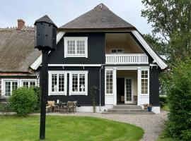 Historic Doctor's Residence By Corselitze Forests, hotel di Nykøbing Falster