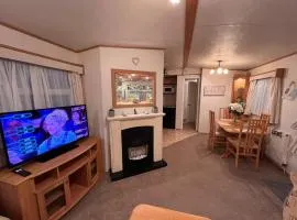 A & C Coastal Hideaway with outside Decking