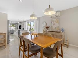 Spacious 4-Bed House with Secure Parking, ξενοδοχείο στο Μπρισμπέιν