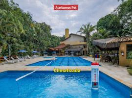 Flat estudio 110 Amarilis Riviera de São Lourenço, 03 piscina climatizada, serviço de hotelaria, limpesa e troca de toalhas diária, carregador veiculo elétrico e servico de praia finais de semana WiFi 500, hotel i Riviera de São Lourenço