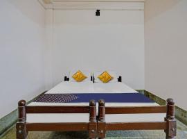 SPOT ON Padinjarekara Tourist Home, отель в городе Lālam