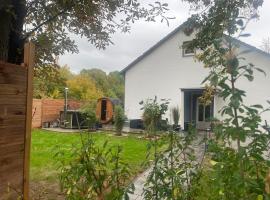 Ferienhaus am Seeburgersee 100 Meter zum Wasser, Hotel in Niederdorla