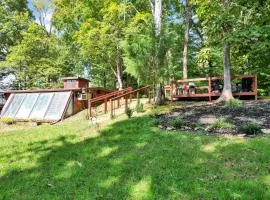 Cleveland Guesthouse, 1 Gig Internet, Fire Pit