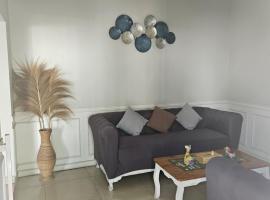 Witte Huis Cirendeu, caba&ntilde;a o casa de campo en Cipayung Tiga