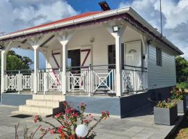 "Fleur d'Hibiscus" Maison de charme au calme à Marie-Galante, hôtel à Saint-Louis
