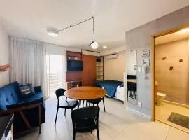 Studio no Centro com Academia, Piscina e Varanda