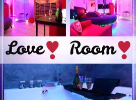 Love Room à deux pas de l'Océan avec Hammam, Sauna et Bain à 2 Surprise garantie, hotel in Biscarrosse-Plage