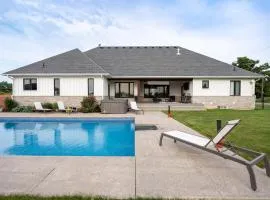 Farmhouse with Pool Hot Tub and Vineyards