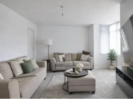 Large group stays in Bedford Contractors Welcome