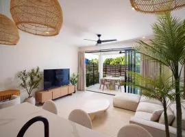 Elegant LUX 2BR 3mins to Beach Pool & Deck