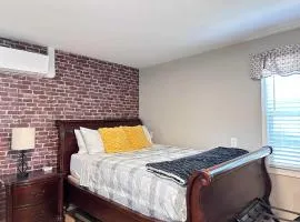 Carytown cozy nest private room Fenced Yard