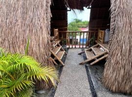 The Twins Sunset Bungalow, hotel in Palebah