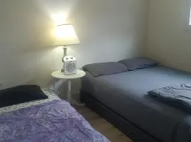 Vancouver Downtown Guest House- Walk to Skytrain & BC Place- Free Parking