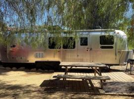 Airstream at Tree Ranch Grove Paradise, hotel en Ojai