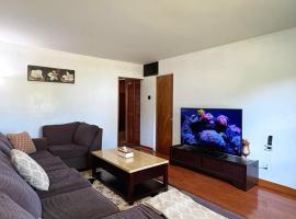 Cozy 3BR House Near Airport & Transit!, cottage &agrave; Mississauga