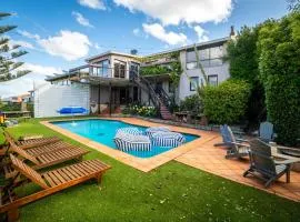 The Yard - Comfortable Home in Riverside