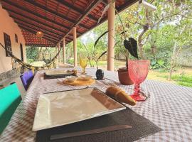 Chalé Pequi com Ar-condicionado, Escritório e Natureza, hotel in Cavalcante