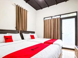 RedDoorz Resort at Hajeka Pangalengan Bandung，Palayangan的飯店
