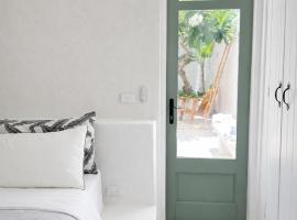 My Island Home Vanuatu, hotell i Eton