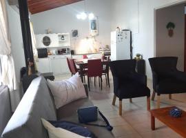 Amplia casa en el centro de San José de Jachal, hotel in San José de Jáchal