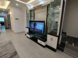 Idaman Homestay BSI 4 Bedrooms Fully Aircond Netflix Wifi