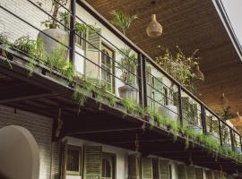 White Penny Hostel, hotel in Seminyak