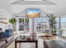 Cayuga Lake Holiday House - Waterfront & Sunset Views, Hotel in Aurora