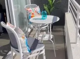 II Cerca de la playa y del centro