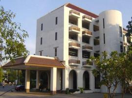 Royal Diamond Hotel, hotel em Phetchaburi