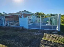 Maison cosy avec terrasse à Petit-Canal, 45 m²